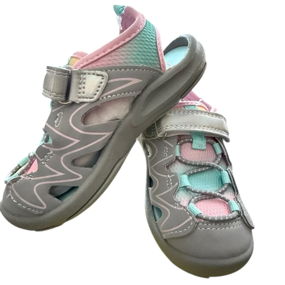OshKosh B'gosh Martin Toddler Girls' Everplay Sandals.‎ Size 8 NWT